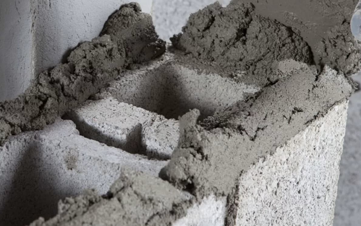 Một khối bê tông khô có khối lượng bao nhiêu kg